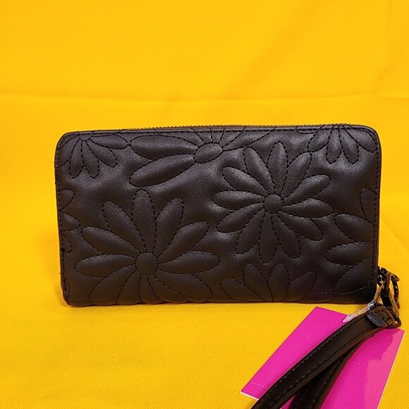 Betsey Johnson Black Quilted Daisy Flower Spring Wallet Wristlet Zip Around NEW - Picture 5 of 13